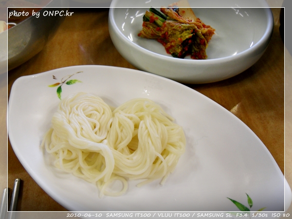 새포항물회식당-시원한 물회를 먹어보자! - 물회 먹을 준비중 새포항물회식당-시원한 물회를 먹어보자!