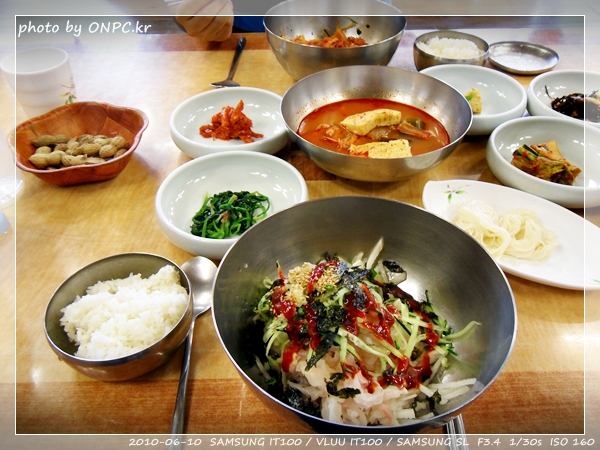 새포항물회식당-시원한 물회를 먹어보자! - 물회 먹을 준비중 새포항물회식당-시원한 물회를 먹어보자!