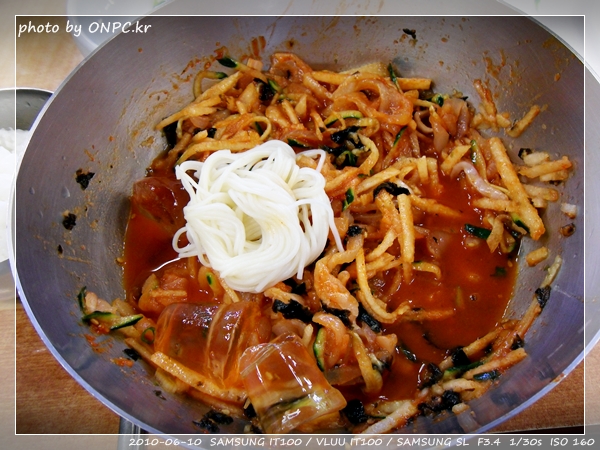 새포항물회식당-시원한 물회를 먹어보자! - 물회 먹을 준비중 새포항물회식당-시원한 물회를 먹어보자!