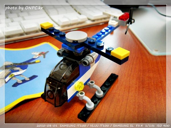 2010년 7월 장식용 미니 레고 - 그리고 6세용 레고 ㅋㅋㅋ 미니 레고로 장식용으로 사용할 계획이다.선물로 받았음 ㅋㅋ 이런 거 가지고 노는 거 좋아하는 철없는 어른?선물 줘서 고마워~ 2010년 7월 장식용 미니 레고