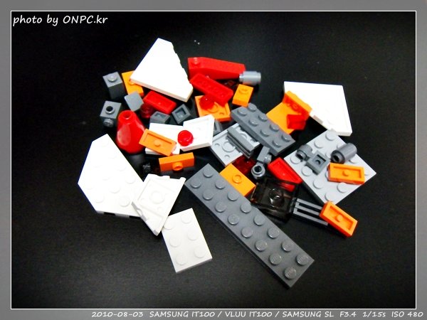 2010년 7월 장식용 미니 레고 - 그리고 6세용 레고 ㅋㅋㅋ 미니 레고로 장식용으로 사용할 계획이다.선물로 받았음 ㅋㅋ 이런 거 가지고 노는 거 좋아하는 철없는 어른?선물 줘서 고마워~ 2010년 7월 장식용 미니 레고