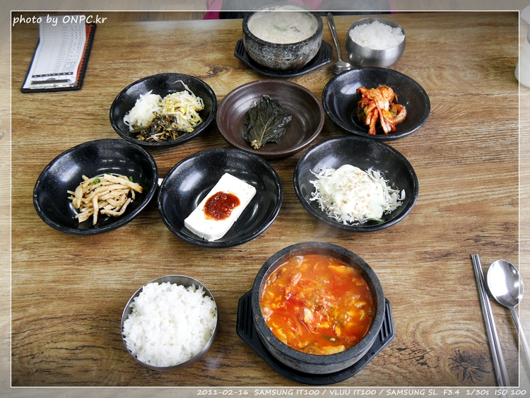 여러종류의 순두부요리 - 이화 맷돌 순두부 (보쌈사진추가!) - 순두부 맛보러 들어가볼까요~ 여러종류의 순두부요리 - 이화 맷돌 순두부 (보쌈사진추가!)