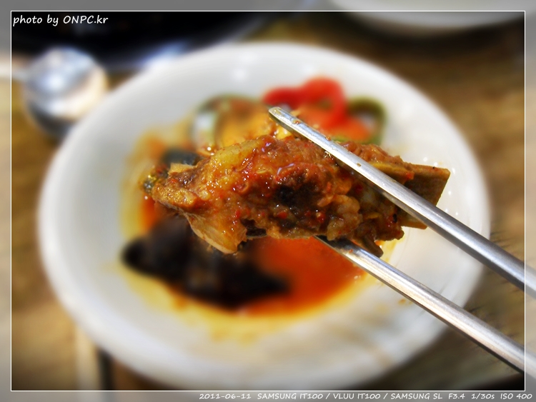 매콤한 왕갈비와 해물의 조화 - 성안동 아낙촌