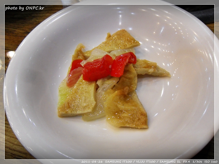 매콤한 왕갈비와 해물의 조화 - 성안동 아낙촌