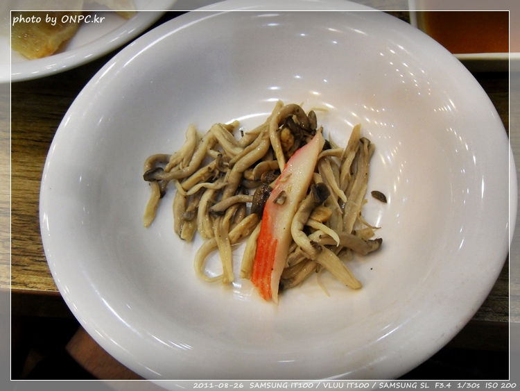 매콤한 왕갈비와 해물의 조화 - 성안동 아낙촌