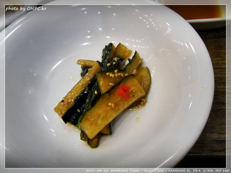 매콤한 왕갈비와 해물의 조화 - 성안동 아낙촌