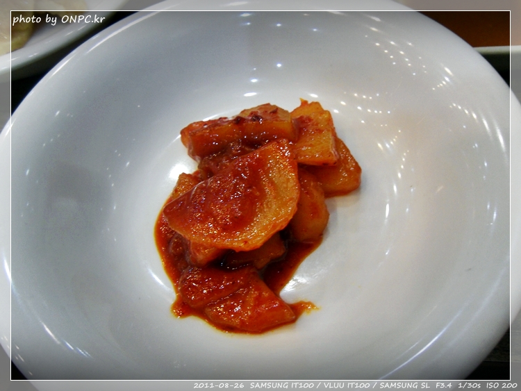 매콤한 왕갈비와 해물의 조화 - 성안동 아낙촌