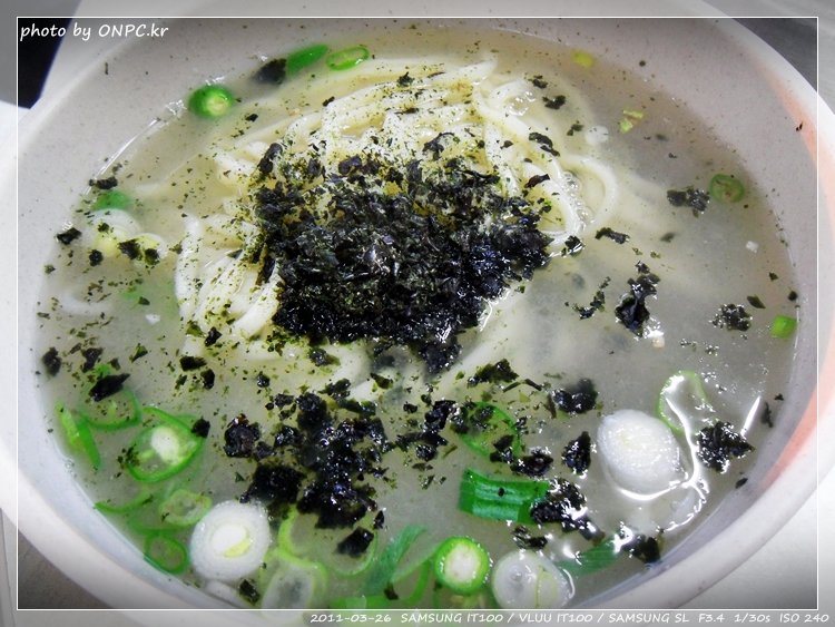장마의 시작 비오는날은 비학산 생칼국수 먹으러 가봐요 - 체인점으로 여러 동네 마다 있는 비학산 생칼국수지만 지점마다 맛은 틀리니 한번 먹으러 가볼까요? 장마의 시작 비오는날은 비학산 생칼국수 먹으러 가봐요