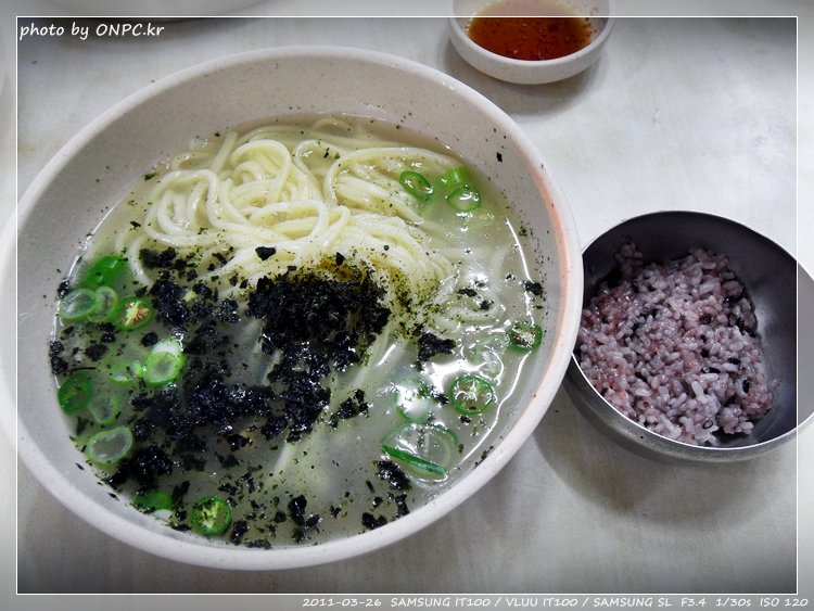 장마의 시작 비오는날은 비학산 생칼국수 먹으러 가봐요 - 체인점으로 여러 동네 마다 있는 비학산 생칼국수지만 지점마다 맛은 틀리니 한번 먹으러 가볼까요? 장마의 시작 비오는날은 비학산 생칼국수 먹으러 가봐요