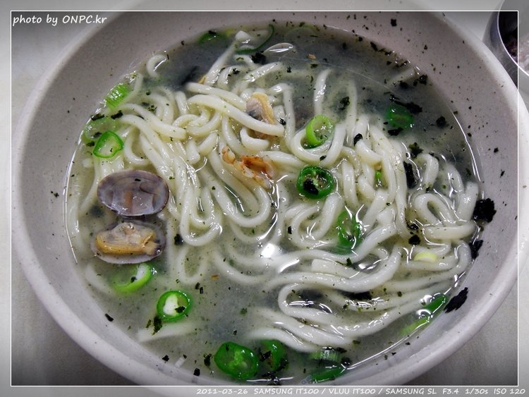 장마의 시작 비오는날은 비학산 생칼국수 먹으러 가봐요 - 체인점으로 여러 동네 마다 있는 비학산 생칼국수지만 지점마다 맛은 틀리니 한번 먹으러 가볼까요? 장마의 시작 비오는날은 비학산 생칼국수 먹으러 가봐요