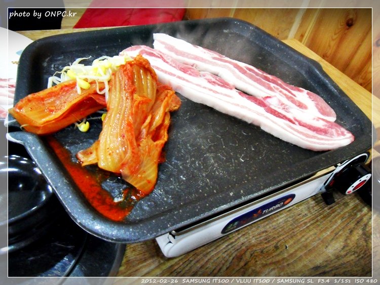 잘익은 묵은지와 두꺼운 삼겹살