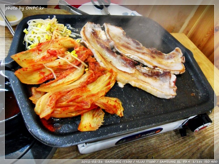 잘익은 묵은지와 두꺼운 삼겹살