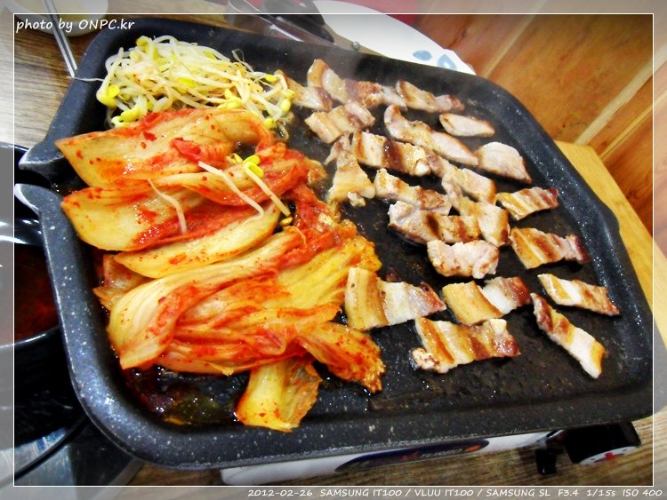 잘익은 묵은지와 두꺼운 삼겹살