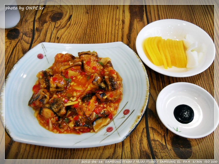 매콤한 자연송이 해물짬뽕과 어향류동고 - 2010년부터 불어오는 짬뽕 유행은 홍합짬뽕, 우리밀, 가리비, 멍게 짬뽕 등 여러 짬뽕 전문점들을 매콤한 자연송이 해물짬뽕과 어향류동고