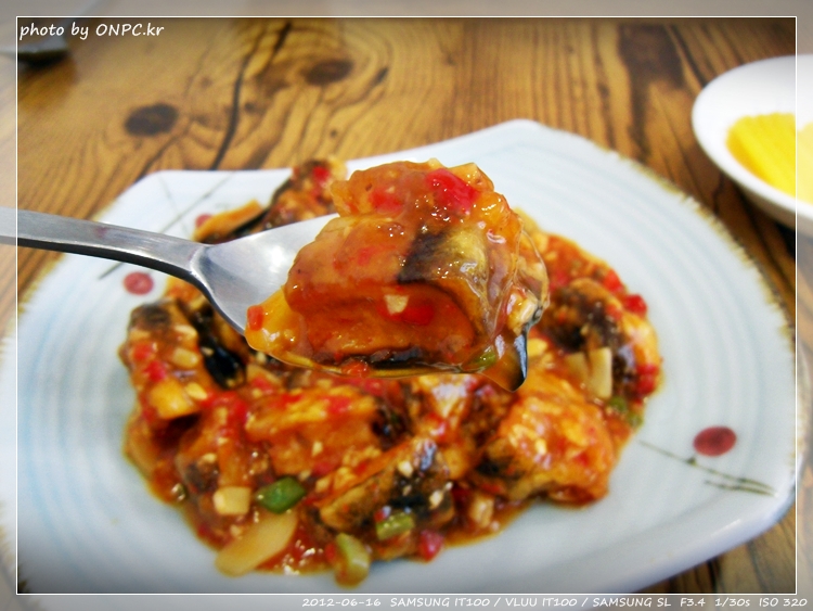 매콤한 자연송이 해물짬뽕과 어향류동고 - 2010년부터 불어오는 짬뽕 유행은 홍합짬뽕, 우리밀, 가리비, 멍게 짬뽕 등 여러 짬뽕 전문점들을 매콤한 자연송이 해물짬뽕과 어향류동고