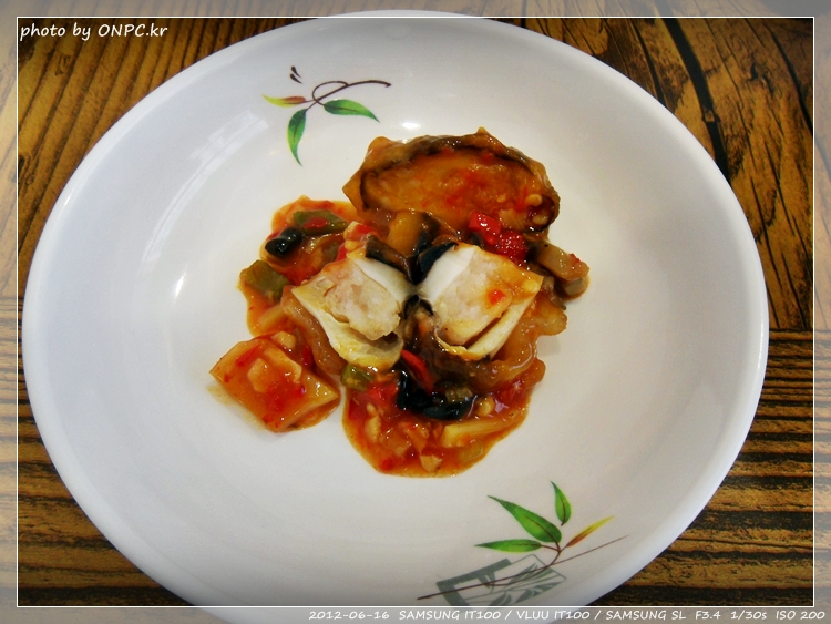 매콤한 자연송이 해물짬뽕과 어향류동고 - 2010년부터 불어오는 짬뽕 유행은 홍합짬뽕, 우리밀, 가리비, 멍게 짬뽕 등 여러 짬뽕 전문점들을 매콤한 자연송이 해물짬뽕과 어향류동고