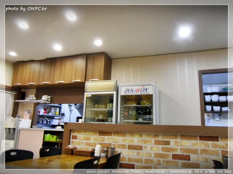 매콤한 자연송이 해물짬뽕과 어향류동고 - 2010년부터 불어오는 짬뽕 유행은 홍합짬뽕, 우리밀, 가리비, 멍게 짬뽕 등 여러 짬뽕 전문점들을 매콤한 자연송이 해물짬뽕과 어향류동고