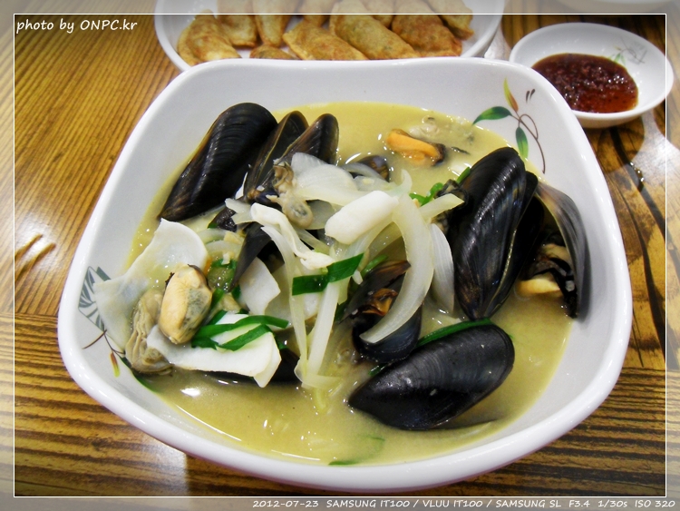 매콤한 자연송이 해물짬뽕과 어향류동고 - 2010년부터 불어오는 짬뽕 유행은 홍합짬뽕, 우리밀, 가리비, 멍게 짬뽕 등 여러 짬뽕 전문점들을 매콤한 자연송이 해물짬뽕과 어향류동고