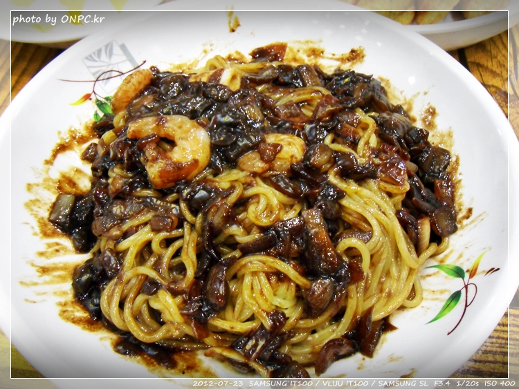 매콤한 자연송이 해물짬뽕과 어향류동고 - 2010년부터 불어오는 짬뽕 유행은 홍합짬뽕, 우리밀, 가리비, 멍게 짬뽕 등 여러 짬뽕 전문점들을 매콤한 자연송이 해물짬뽕과 어향류동고