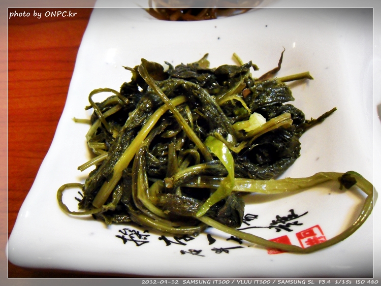 전망좋은 순두부와 두부요리 전문점 - 주차장과 넓은 홀에 전망이 좋아요. 북구 멀리 바다까지 보입니다. 전망좋은 순두부와 두부요리 전문점