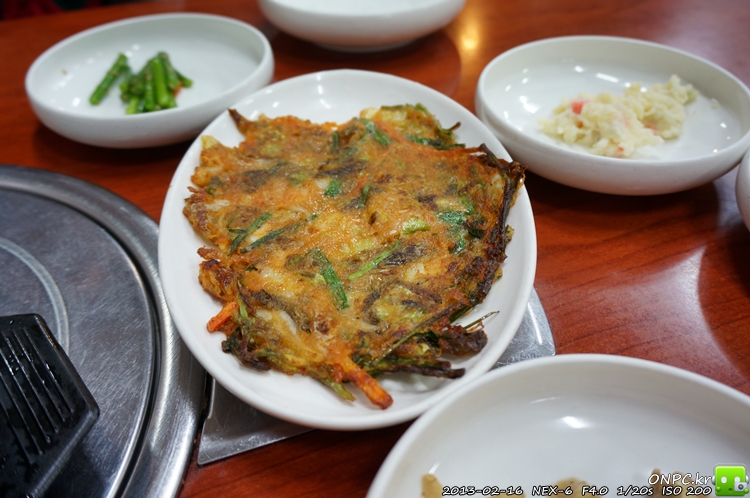 통통한 굴과 싱싱한 낙지 - 낙게찜과 굴국밥 - 통영굴인가봐요~ 택배로 배달 받으시는 듯했어요. 통통한 굴과 싱싱한 낙지 - 낙게찜과 굴국밥