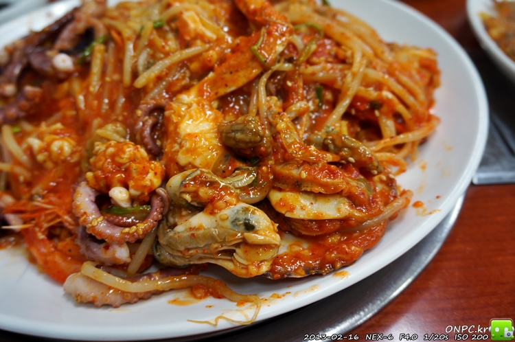 통통한 굴과 싱싱한 낙지 - 낙게찜과 굴국밥 - 통영굴인가봐요~ 택배로 배달 받으시는 듯했어요. 통통한 굴과 싱싱한 낙지 - 낙게찜과 굴국밥