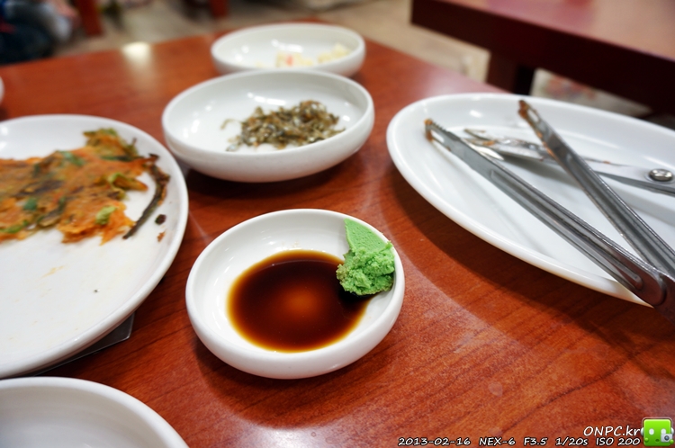 통통한 굴과 싱싱한 낙지 - 낙게찜과 굴국밥 - 통영굴인가봐요~ 택배로 배달 받으시는 듯했어요. 통통한 굴과 싱싱한 낙지 - 낙게찜과 굴국밥