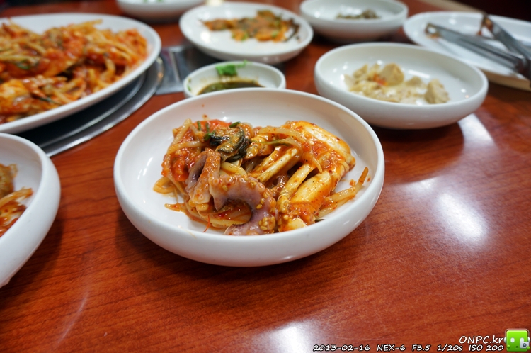 통통한 굴과 싱싱한 낙지 - 낙게찜과 굴국밥 - 통영굴인가봐요~ 택배로 배달 받으시는 듯했어요. 통통한 굴과 싱싱한 낙지 - 낙게찜과 굴국밥
