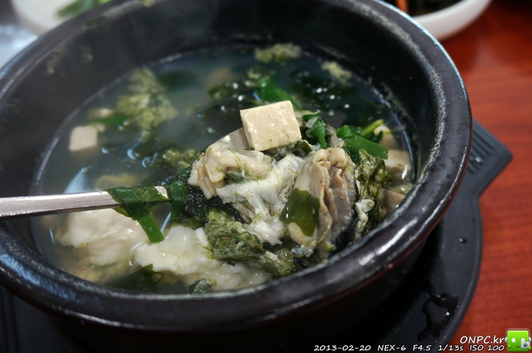 통통한 굴과 싱싱한 낙지 - 낙게찜과 굴국밥 - 통영굴인가봐요~ 택배로 배달 받으시는 듯했어요. 통통한 굴과 싱싱한 낙지 - 낙게찜과 굴국밥