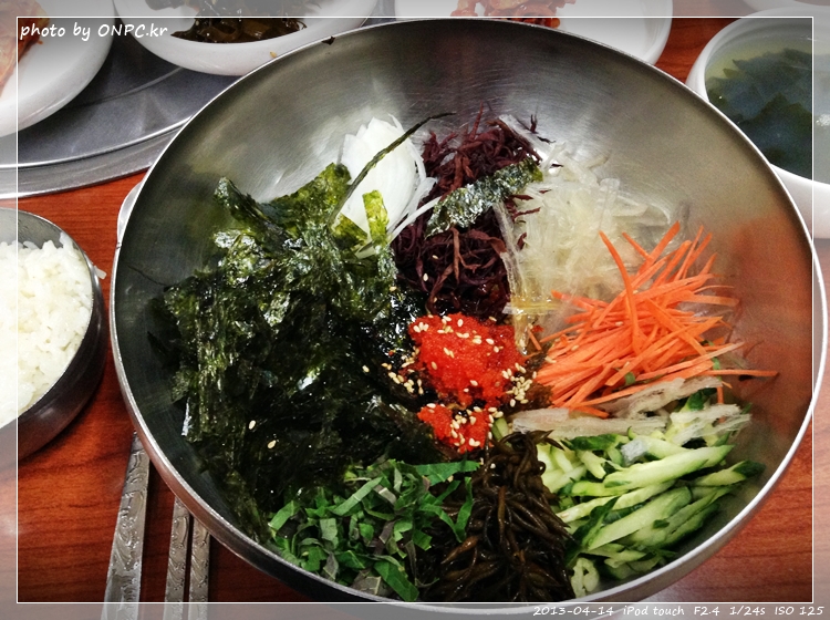 통통한 굴과 싱싱한 낙지 - 낙게찜과 굴국밥 - 통영굴인가봐요~ 택배로 배달 받으시는 듯했어요. 통통한 굴과 싱싱한 낙지 - 낙게찜과 굴국밥