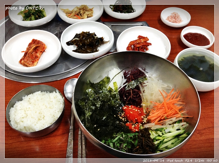 통통한 굴과 싱싱한 낙지 - 낙게찜과 굴국밥 - 통영굴인가봐요~ 택배로 배달 받으시는 듯했어요. 통통한 굴과 싱싱한 낙지 - 낙게찜과 굴국밥