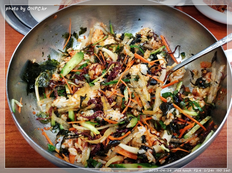 통통한 굴과 싱싱한 낙지 - 낙게찜과 굴국밥 - 통영굴인가봐요~ 택배로 배달 받으시는 듯했어요. 통통한 굴과 싱싱한 낙지 - 낙게찜과 굴국밥