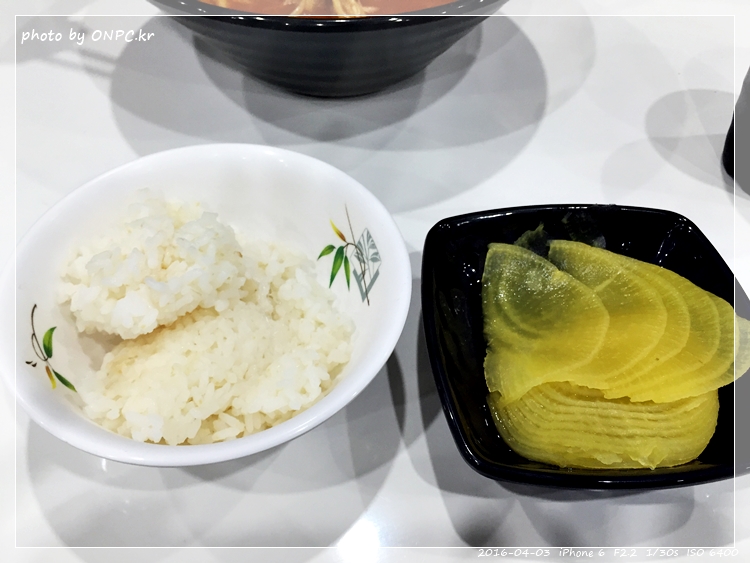 짬뽕도 명품이 있다 - 총각짬뽕 - 간판의 불타는 글자를 보니 화끈한 매운맛을 경험할 수 있을 거 같네요. 짬뽕도 명품이 있다 - 총각짬뽕