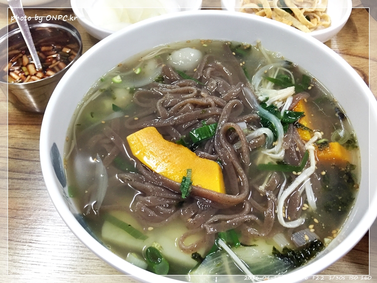 메밀함량이 높은 메밀요리전문점 - 초록색 간판이 눈에 들어오네요. 연암 초등학교 옆입니다. 들어가 볼까요~ 메밀함량이 높은 메밀요리전문점