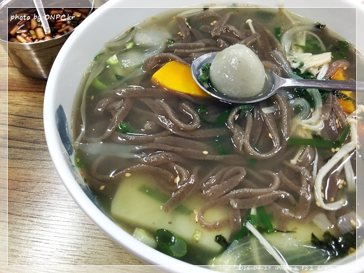 메밀함량이 높은 메밀요리전문점 - 초록색 간판이 눈에 들어오네요. 연암 초등학교 옆입니다. 들어가 볼까요~ 메밀함량이 높은 메밀요리전문점