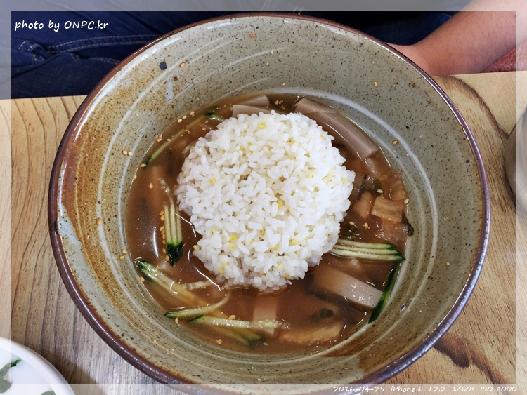 메밀함량이 높은 메밀요리전문점 - 초록색 간판이 눈에 들어오네요. 연암 초등학교 옆입니다. 들어가 볼까요~ 메밀함량이 높은 메밀요리전문점
