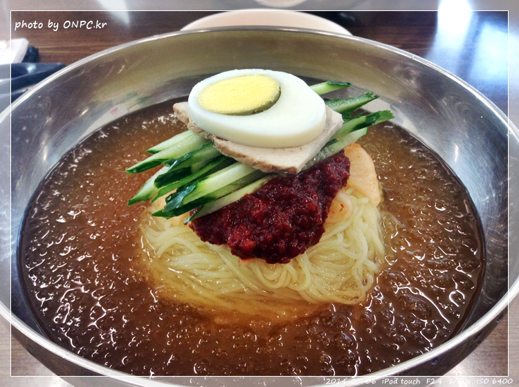 더울때만 영업하는 밀면전문점 - 고래밀면