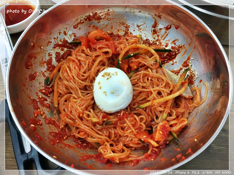더울때만 영업하는 밀면전문점 - 고래밀면