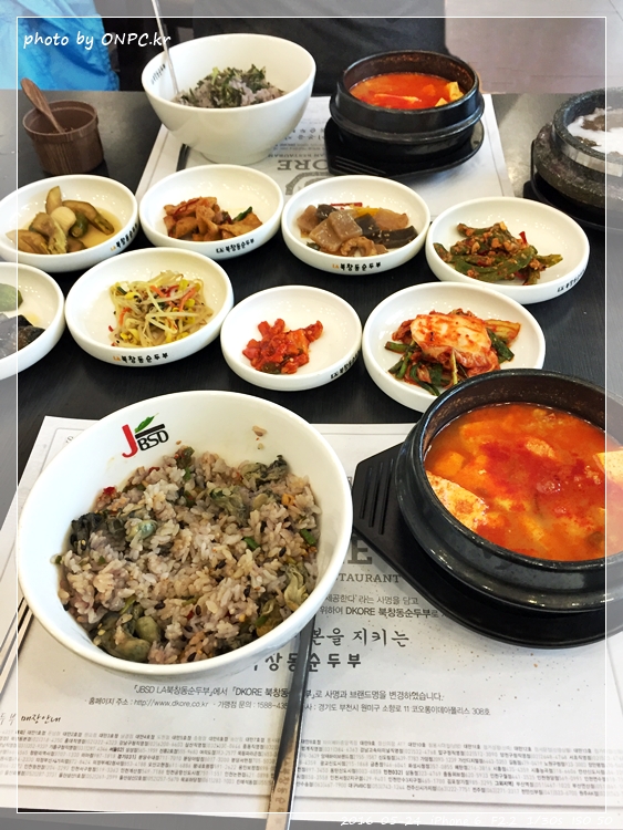 LA 북창동 순두부 - 울산화봉점 - 화봉동 쌍용예가 상가1층에 위치해 있고 입구 모습이에요. LA 북창동 순두부 - 울산화봉점