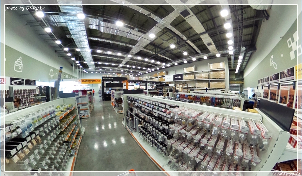 HOME CC 인테리어 울산점 오픈날 2부 - 일반 매장 입구예요. HOME CC 인테리어 울산점 오픈날 2부