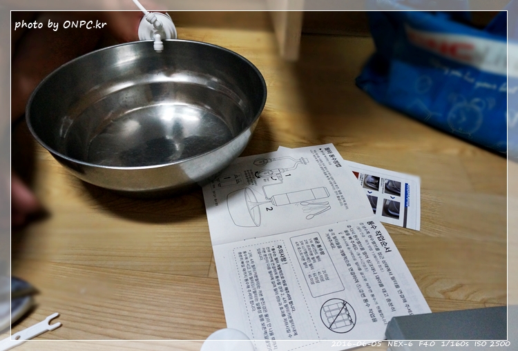 직수형(언더싱크) 정수기 셀프 설치 - 취급주의 마크가 새겨진 꽤 큰 박스에 겨져 도착한 워터피아 언더싱크정수기 직수형(언더싱크) 정수기 셀프 설치