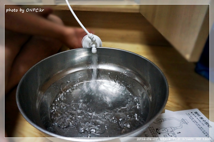 직수형(언더싱크) 정수기 셀프 설치 - 취급주의 마크가 새겨진 꽤 큰 박스에 겨져 도착한 워터피아 언더싱크정수기 직수형(언더싱크) 정수기 셀프 설치