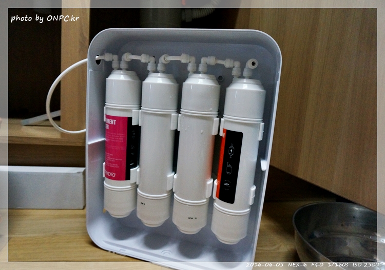 직수형(언더싱크) 정수기 셀프 설치 - 취급주의 마크가 새겨진 꽤 큰 박스에 겨져 도착한 워터피아 언더싱크정수기 직수형(언더싱크) 정수기 셀프 설치