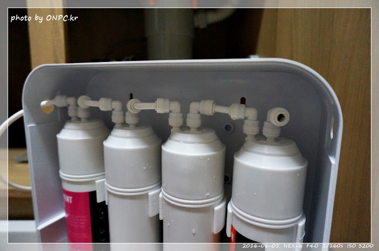 직수형(언더싱크) 정수기 셀프 설치 - 취급주의 마크가 새겨진 꽤 큰 박스에 겨져 도착한 워터피아 언더싱크정수기 직수형(언더싱크) 정수기 셀프 설치