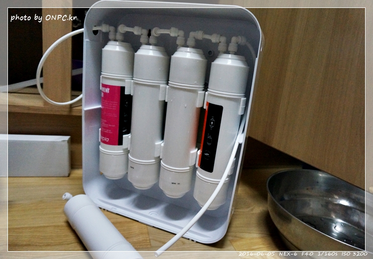 직수형(언더싱크) 정수기 셀프 설치 - 취급주의 마크가 새겨진 꽤 큰 박스에 겨져 도착한 워터피아 언더싱크정수기 직수형(언더싱크) 정수기 셀프 설치