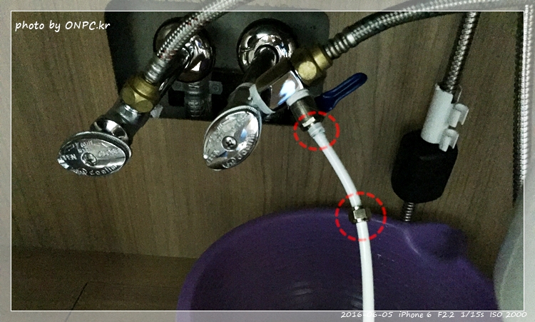 직수형(언더싱크) 정수기 셀프 설치 - 취급주의 마크가 새겨진 꽤 큰 박스에 겨져 도착한 워터피아 언더싱크정수기 직수형(언더싱크) 정수기 셀프 설치