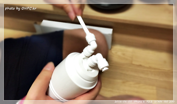 직수형(언더싱크) 정수기 셀프 설치 - 취급주의 마크가 새겨진 꽤 큰 박스에 겨져 도착한 워터피아 언더싱크정수기 직수형(언더싱크) 정수기 셀프 설치