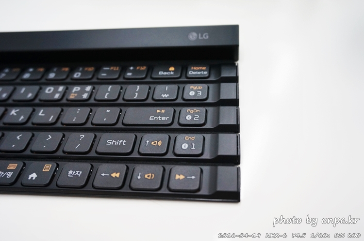 휴대가 간편한 롤방식 LG롤리키보드2 KBB-710