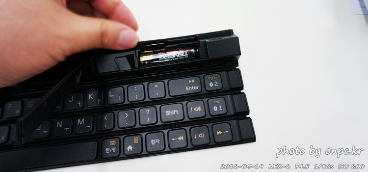 휴대가 간편한 롤방식 LG롤리키보드2 KBB-710