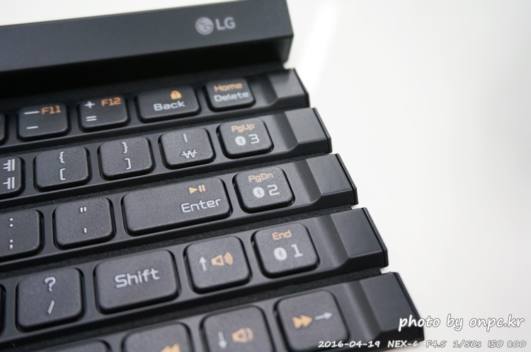 휴대가 간편한 롤방식 LG롤리키보드2 KBB-710